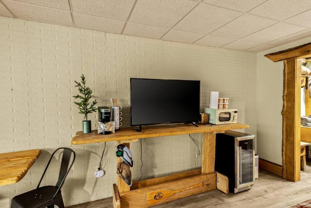 Stonegate Lodge King Bed Wifi 50 Roku Tv Salt Water Pool Room #104 Eureka Springs Bagian luar foto