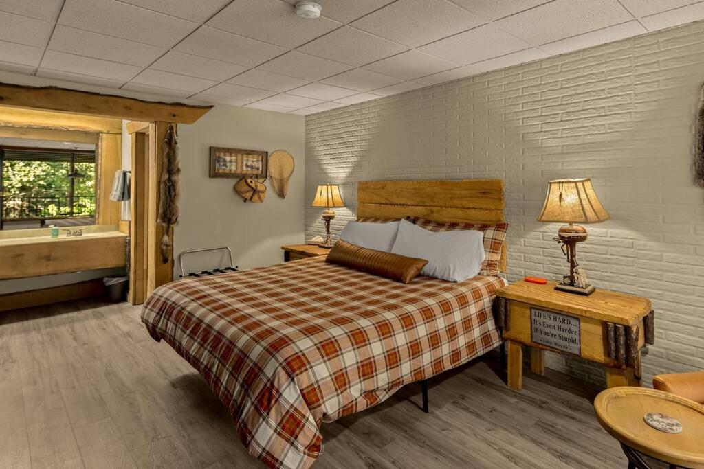 Stonegate Lodge King Bed Wifi 50 Roku Tv Salt Water Pool Room #104 Eureka Springs Bagian luar foto