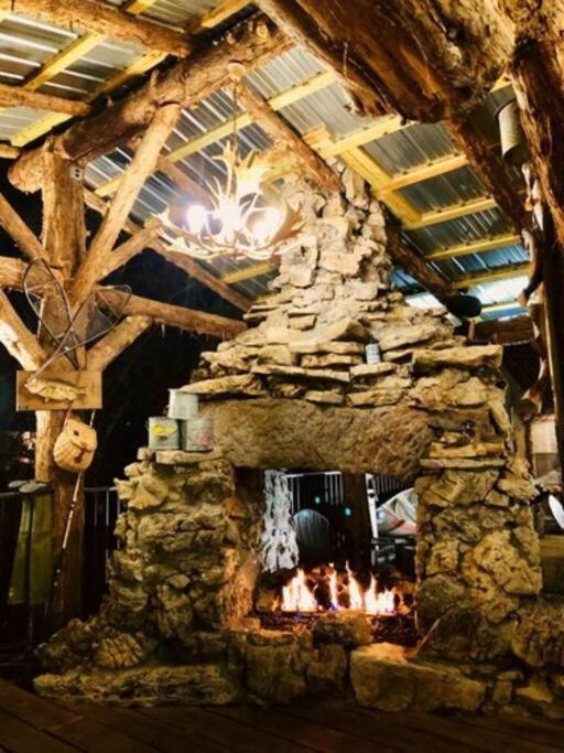 Stonegate Lodge King Bed Wifi 50 Roku Tv Salt Water Pool Room #104 Eureka Springs Bagian luar foto