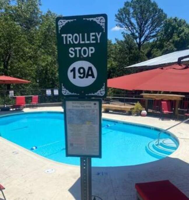 Stonegate Lodge King Bed Wifi 50 Roku Tv Salt Water Pool Room #104 Eureka Springs Bagian luar foto