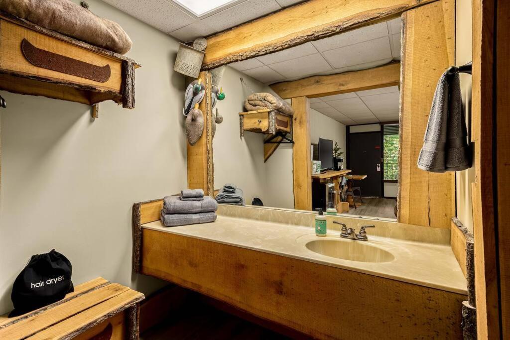 Stonegate Lodge King Bed Wifi 50 Roku Tv Salt Water Pool Room #104 Eureka Springs Bagian luar foto
